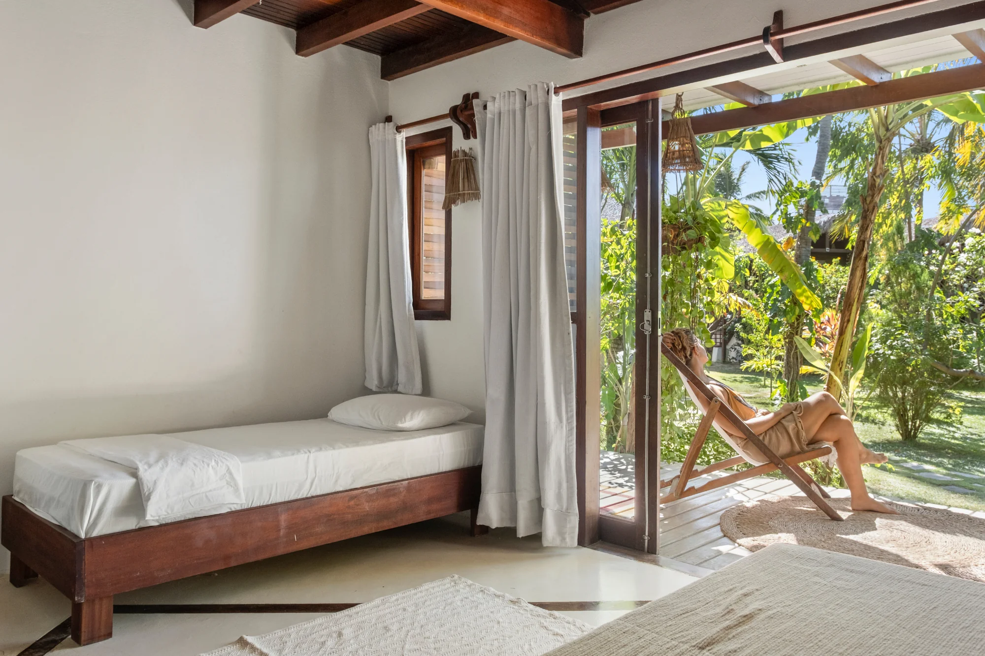 suíte família duplex cama solteiro mais acesso ao jardim