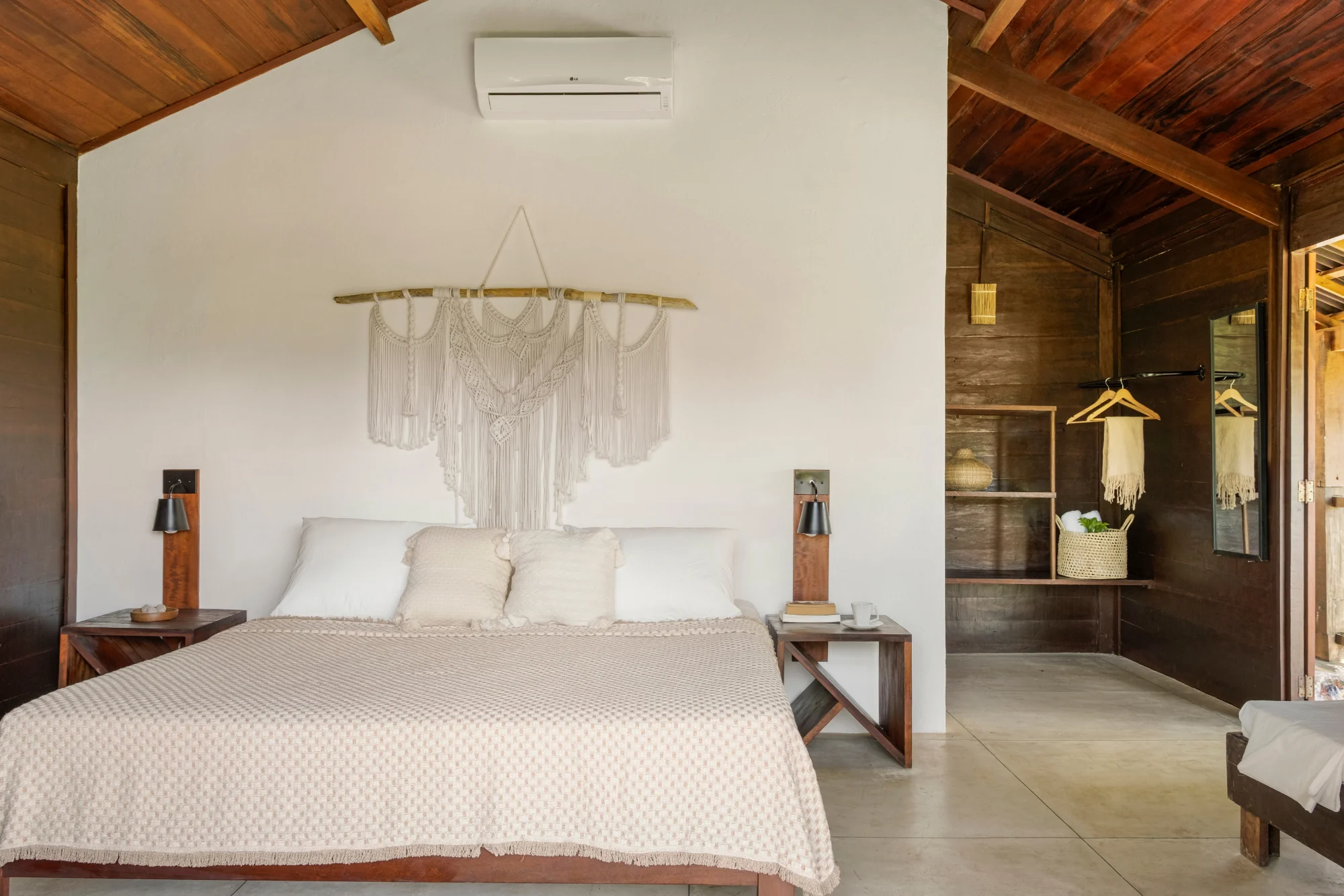 suíte superior cama casal e ar condicionado